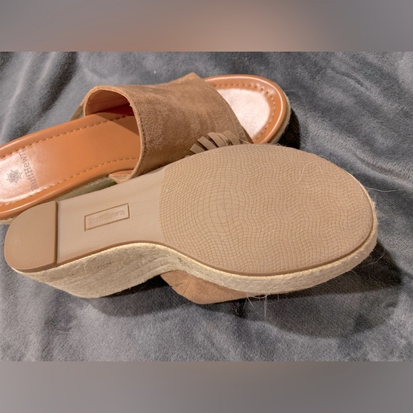 Ruff Hewn Wyatt Casual Wedge Sandals Color Bark Sz 8 M Fringe Trim - Picture 8 of 8